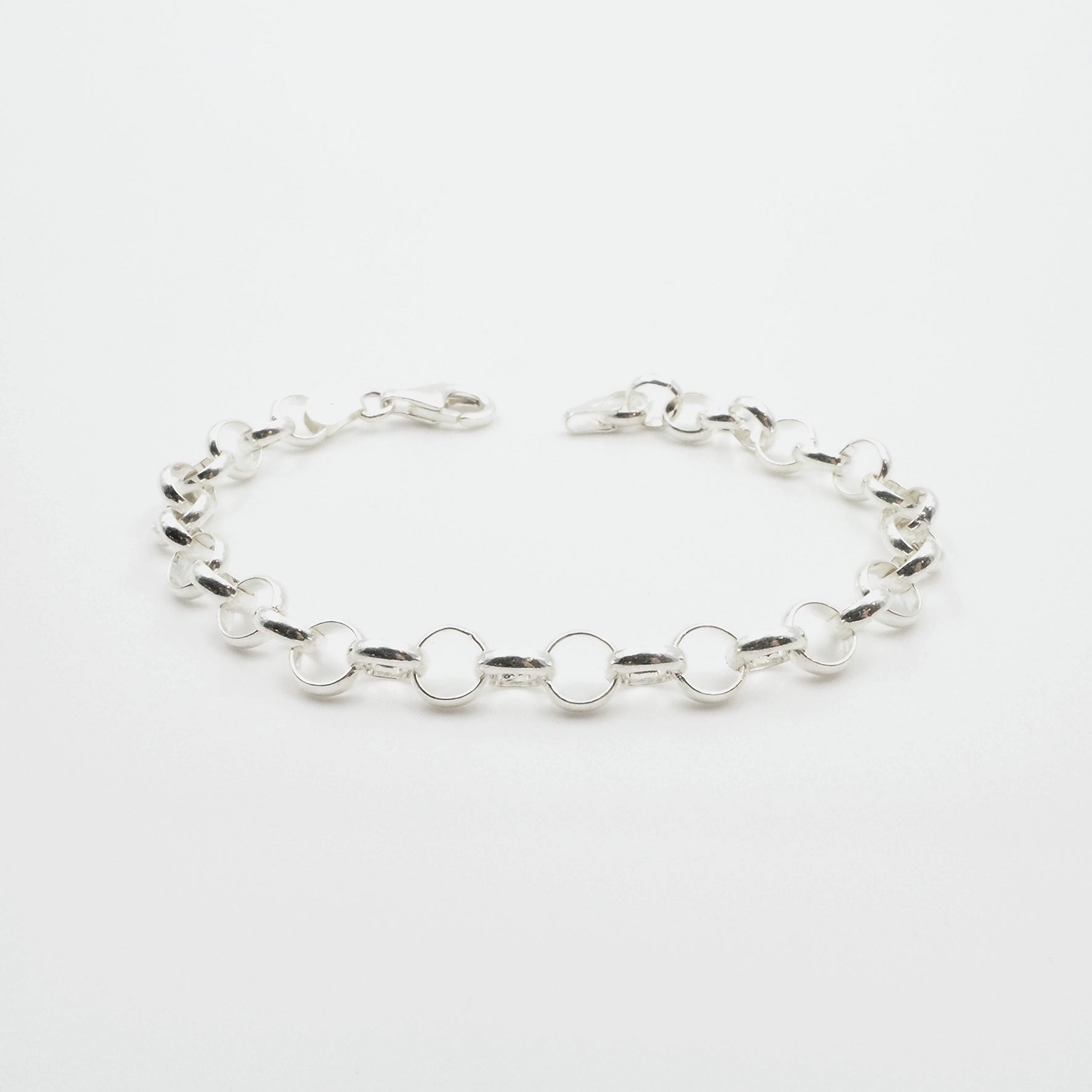 Silber Armbaender fuer Damen jetzt kaufen in unserem Onlineshop oder vor Ort in unserer Filiale in Basel